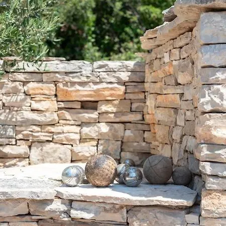 Trapula Stone Paradise * Maslinica