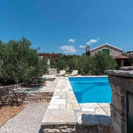 Holiday home Trapula Stone Paradise Maslinica