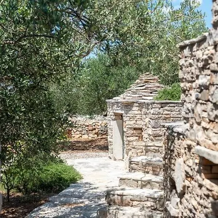 Trapula Stone Paradise Holiday home Maslinica