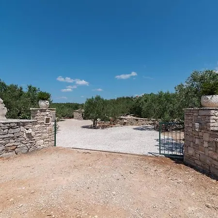 Trapula Stone Paradise Holiday home Maslinica