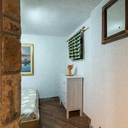 Trapula Stone Paradise * 마슬리니카